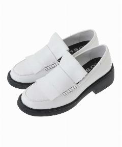 ホワイトローファー